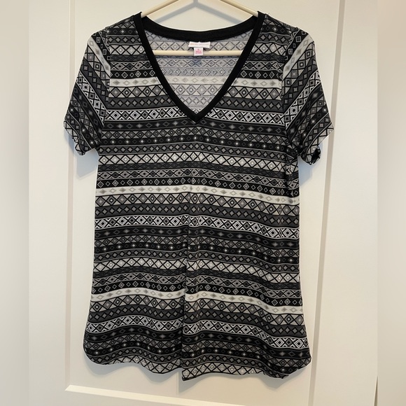Lularoe black and white Aztec print tshirt - Picture 2 of 7